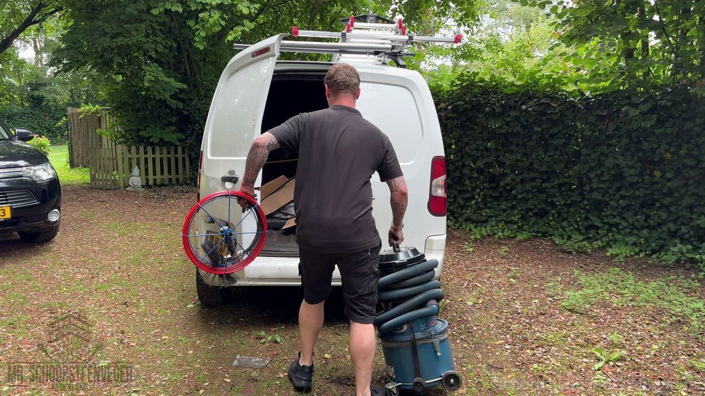 Schoorsteen onderhoud Emmen ladder bus
